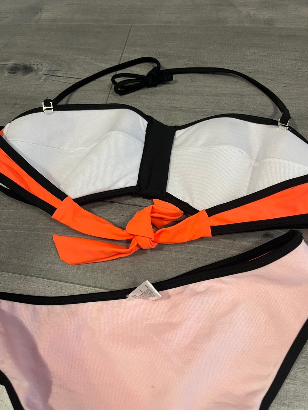 Bikini - Picture 6 of 9